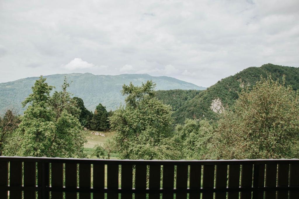Apartmaji Ursic Kobarid Esterno foto