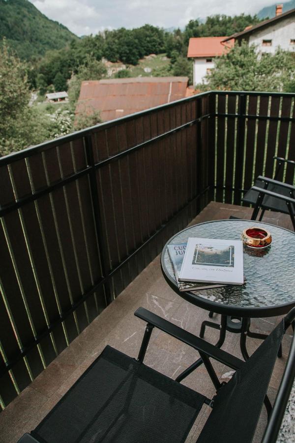 Apartmaji Ursic Kobarid Esterno foto
