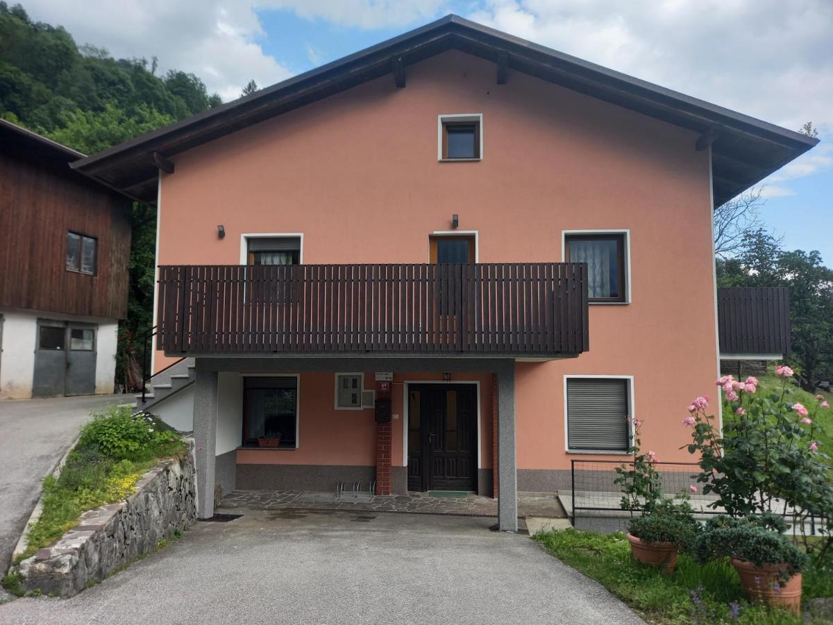 Apartmaji Ursic Kobarid Esterno foto