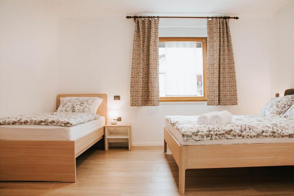 Apartmaji Ursic Kobarid Esterno foto