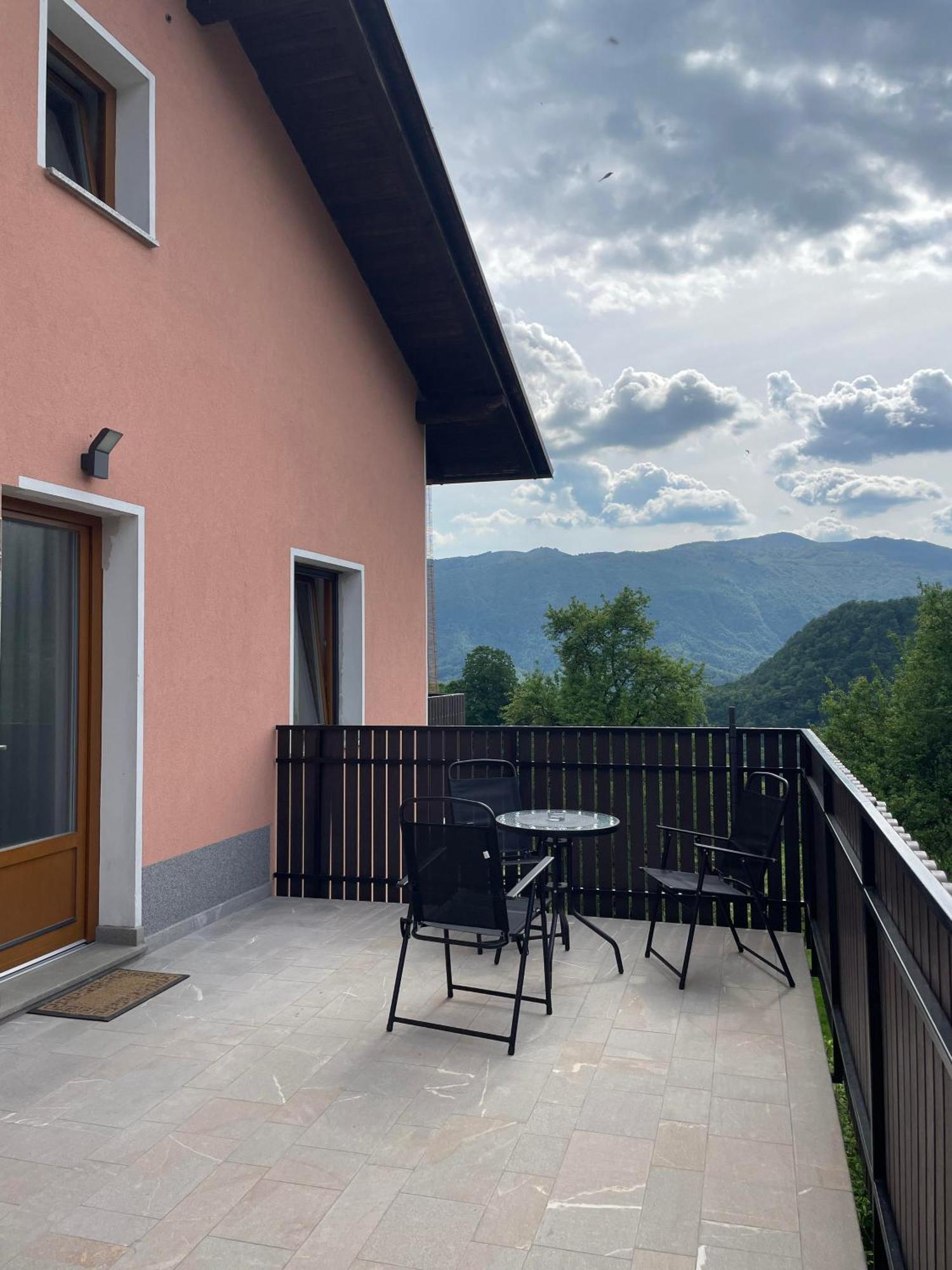 Apartmaji Ursic Kobarid Esterno foto